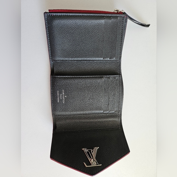 Louis Vuitton Etain & Creme MyLockMe Trifold Compact Wallet - Picture 6 of 10